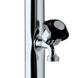 Ducha piscina Astral con 1 rociador y 1 grifo lavapies