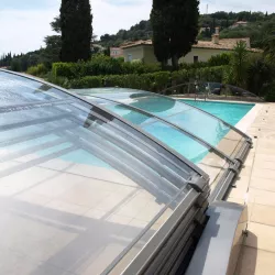 Cubierta para piscina baja de 8 x 4 motorizada