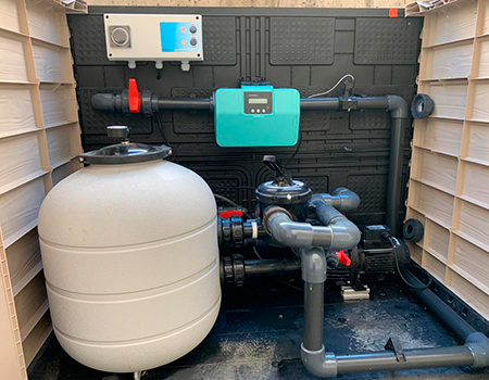 Gracias a la posibilidad de realizar una instalación compacta, este equipo es el más adecuado para instalarlo el casetas o locales con poco espacio.