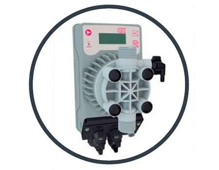 Il cloratore a sale disinfetta automaticamente ed efficacemente l'acqua della piscina senza bisogno di prodotti chimici.