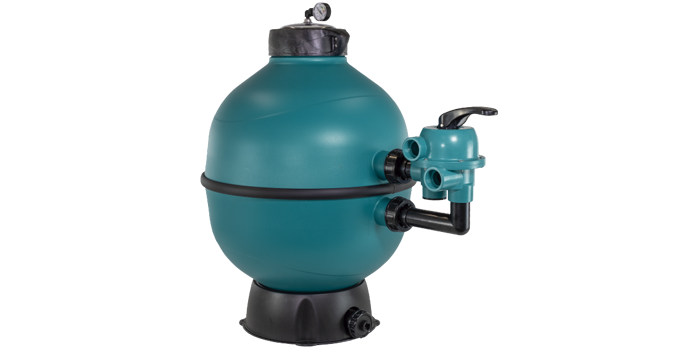 El clorador salino desinfecta de manera automática y efectiva el agua de la piscina sin necesidad de producto químico.