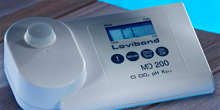 Vantagens da cloração com sal. Só é necessário sal. Evita irritações. Não há mais produtos químicos. Manutenção reduzida.