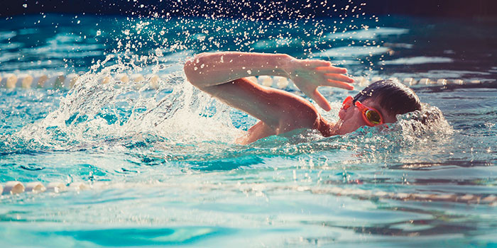 Beneficios de la cloración salina. Solo necesita sal. Evita irritaciones. No más producto químico. Reducción del mantenimiento.