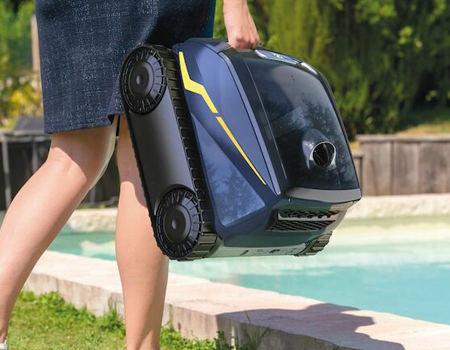 El ZODIAC 30 XA iQ limpia fondo, paredes y línea de flotación.