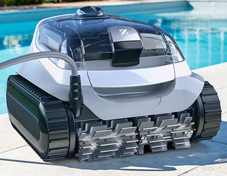 Der ZODIAC 30 XA iQ reinigt Boden, Wände und Wasserlinie.