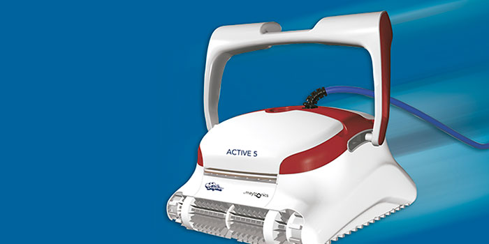 Le nettoyeur de piscine Dolphin Active X4 offre un nettoyage fiable, pratique et rentable. Sa méthode de filtration fiable dans toutes les conditions de la piscine et son brossage actif sur toutes les surfaces optimisent l'hygiène de la piscine.