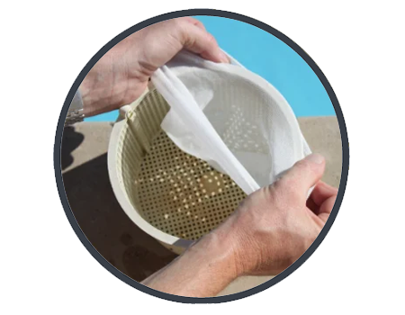 Liberación de agua Dolphin Carrera 30 Todos los limpiafondos de la gama Carrera cuentan con un sistema de liberación rápida de agua. Gracias a esto se facilita la extracción y la manipulación del robot dentro y fuera del agua.